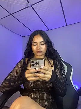 Snapshot of Riana_Kean chatting on 02/17/25, 11:42 Riana Kean online show from 02/17/25, 11:42