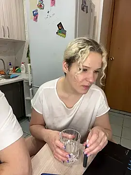 MrMrsRight online show from 02/06/25, 08:02