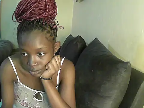 petite clara24 online show from 02/23/25, 09:22