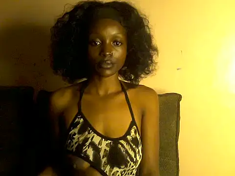 petite clara24 online show from 04/29/26, 11:33