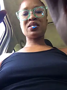 Snapshot of Amazingboodie chatting on 01/25/25, 12:58 Amazingboodie online show from 01/25/25, 12:58