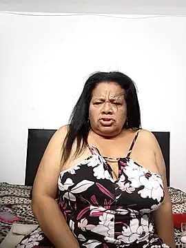 Snapshot of Shanttal0272 chatting on 02/05/25, 01:15 Shanttal0272 online show from 02/05/25, 01:15