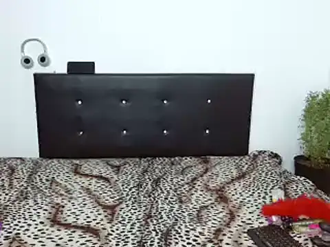 Snapshot of Shanttal0272 chatting on 02/18/25, 10:05 Shanttal0272 online show from 02/18/25, 10:05