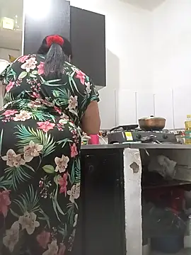 Snapshot of Shanttal0272 chatting on 02/20/25, 06:13 Shanttal0272 online show from 02/20/25, 06:13