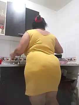 Snapshot of Shanttal0272 chatting on 02/21/25, 01:33 Shanttal0272 online show from 02/21/25, 01:33