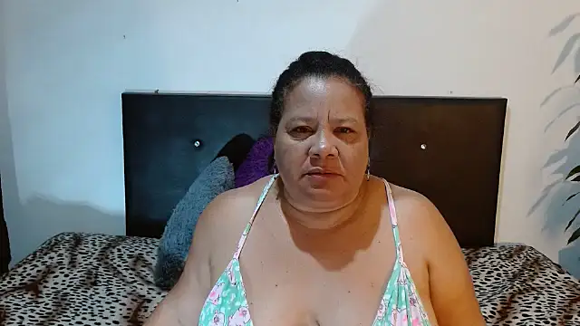 Snapshot of Shanttal0272 chatting on 02/26/25, 05:20 Shanttal0272 online show from 02/26/25, 05:20