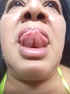 Snapshot of Shanttal0272 chatting on 03/16/25, 01:17 Shanttal0272 online show from 03/16/25, 01:17