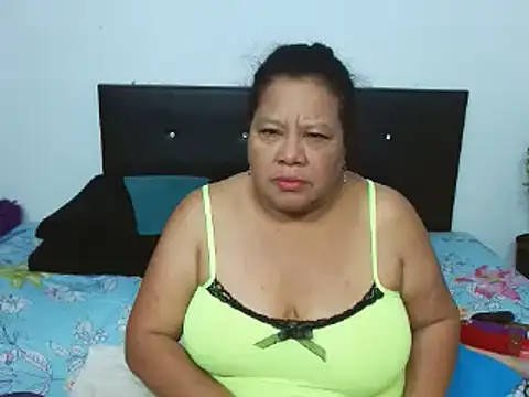 Snapshot of Shanttal0272 chatting on 03/19/25, 12:23 Shanttal0272 online show from 03/19/25, 12:23