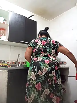 Snapshot of Shanttal0272 chatting on 10/19/25, 05:02 Shanttal0272 online show from 10/19/25, 05:02