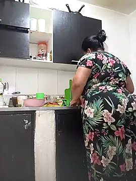 Snapshot of Shanttal0272 chatting on 10/23/25, 02:16 Shanttal0272 online show from 10/23/25, 02:16