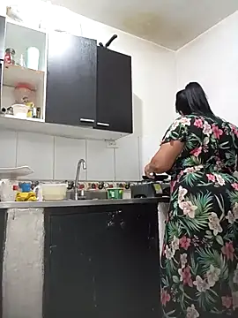 Snapshot of Shanttal0272 chatting on 10/30/25, 01:45 Shanttal0272 online show from 10/30/25, 01:45