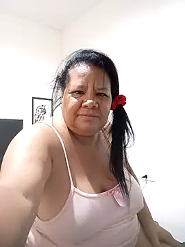 Snapshot of Shanttal0272 chatting on 11/06/25, 01:34 Shanttal0272 online show from 11/06/25, 01:34