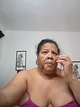 Snapshot of Shanttal0272 chatting on 11/10/25, 09:25 Shanttal0272 online show from 11/10/25, 09:25