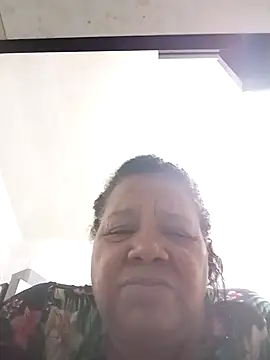 Snapshot of Shanttal0272 chatting on 11/15/25, 04:58 Shanttal0272 online show from 11/15/25, 04:58