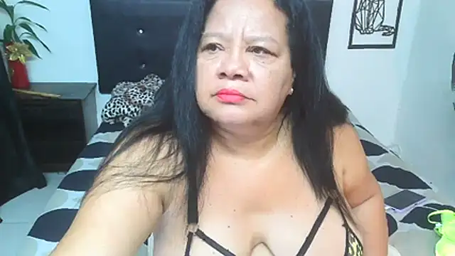 Snapshot of Shanttal0272 chatting on 11/16/25, 01:28 Shanttal0272 online show from 11/16/25, 01:28