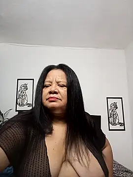 Snapshot of Shanttal0272 chatting on 11/18/25, 03:16 Shanttal0272 online show from 11/18/25, 03:16