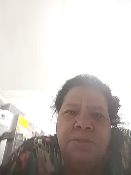 Snapshot of Shanttal0272 chatting on 12/15/25, 02:43 Shanttal0272 online show from 12/15/25, 02:43