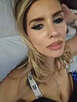 Snapshot of ellieconradxo chatting on 06/27/26, 03:44 ellieconradxo online show from 06/27/26, 03:44