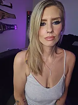 Snapshot of ellieconradxo chatting on 07/09/26, 04:38 ellieconradxo online show from 07/09/26, 04:38