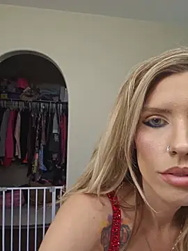 Snapshot of ellieconradxo chatting on 07/22/26, 04:32 ellieconradxo online show from 07/22/26, 04:32