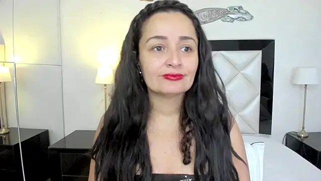  luna  sweet  online show from 02/17/25, 03:36