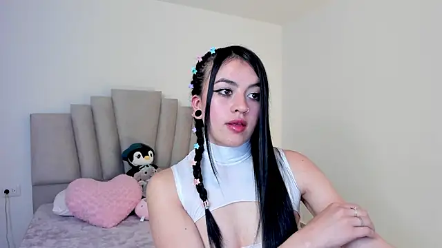 Snapshot of Alli_cooper chatting on 02/25/25, 08:09 Alli cooper online show from 02/25/25, 08:09