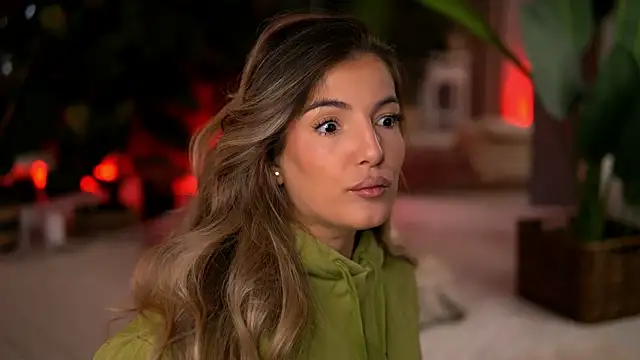 KellyMathews online show from 12/22/25, 03:03