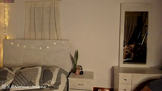 Norma-Jeaane online show from 02/01/25, 11:48