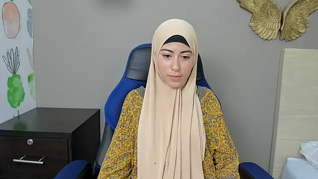 chaymae nah  online show from 12/05/24, 05:37