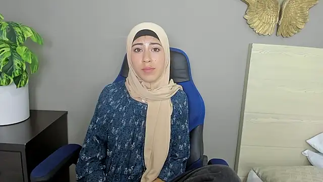 chaymae nah  online show from 12/06/24, 08:59