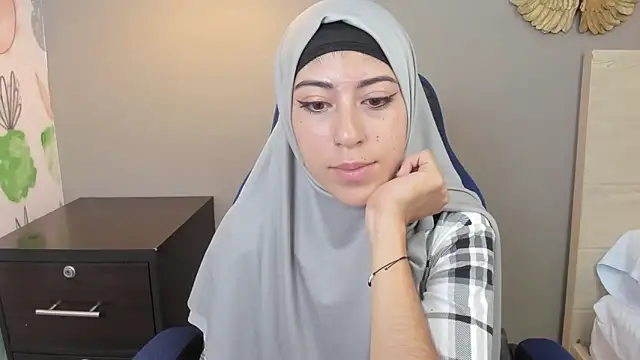 chaymae nah  online show from 12/14/24, 02:45