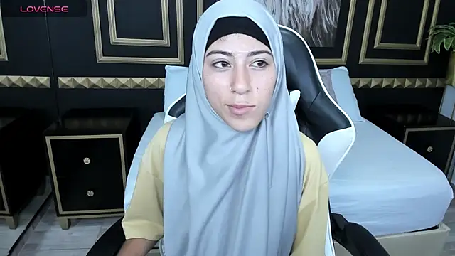 chaymae nah  online show from 12/17/24, 12:43