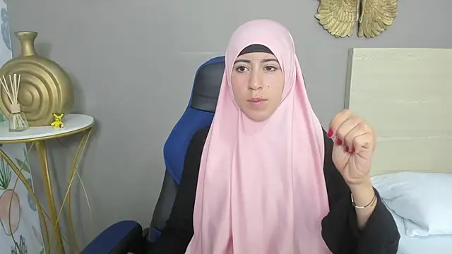 chaymae nah  online show from 12/20/24, 05:47