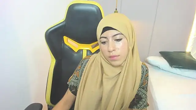 chaymae nah  online show from 12/24/24, 08:49