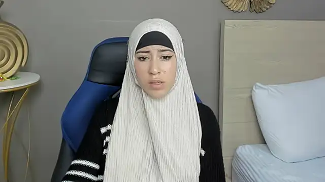 chaymae nah  online show from 12/28/24, 05:02