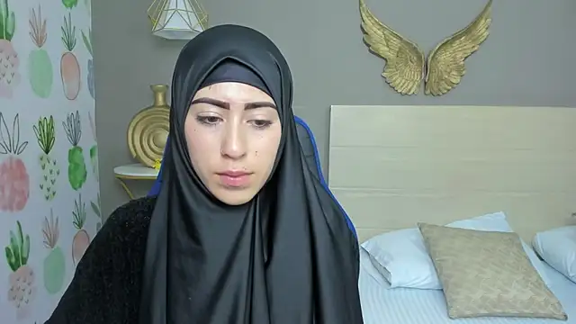 chaymae nah  online show from 01/09/25, 05:23