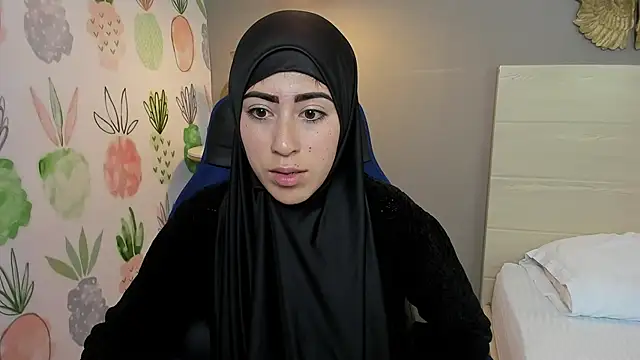 chaymae nah  online show from 01/09/25, 08:24