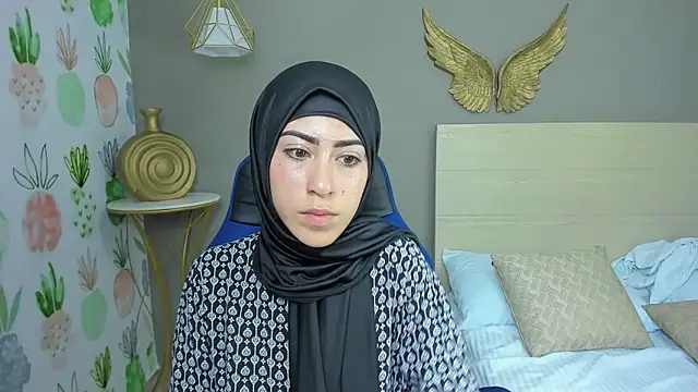 chaymae nah  online show from 01/11/25, 09:04