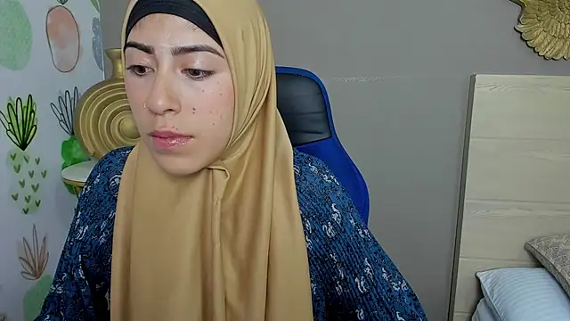 chaymae nah  online show from 01/15/25, 11:53