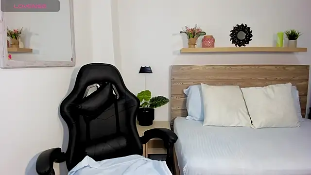 chaymae nah  online show from 01/18/25, 12:47