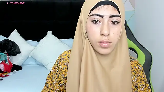 chaymae nah  online show from 01/23/25, 12:30