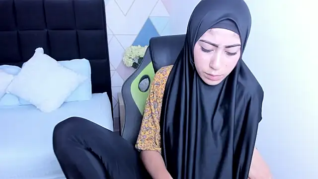 chaymae nah  online show from 01/23/25, 03:32