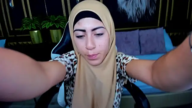 chaymae nah  online show from 01/25/25, 12:37