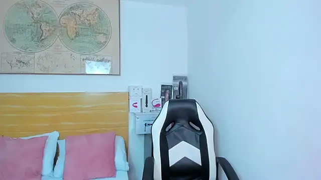 chaymae nah  online show from 02/21/25, 07:54