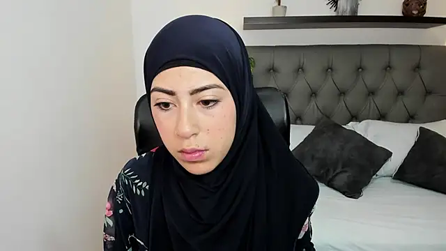 chaymae nah  online show from 03/07/25, 12:45