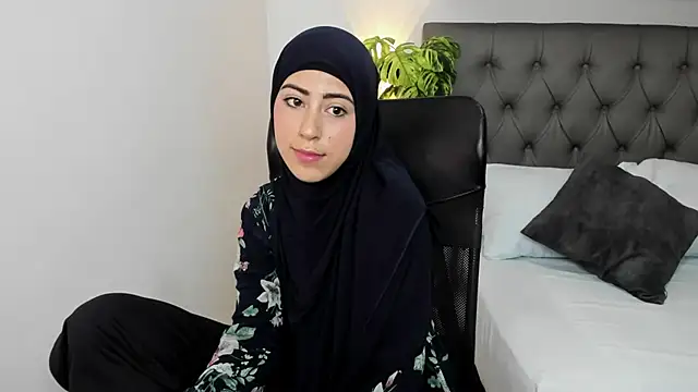 chaymae nah  online show from 03/07/25, 03:49