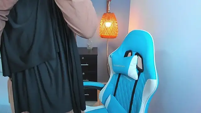 chaymae nah  online show from 03/07/25, 08:00