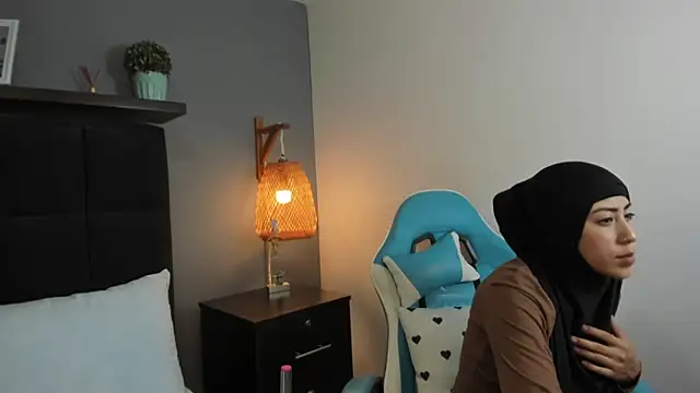 chaymae nah  online show from 03/07/25, 11:05