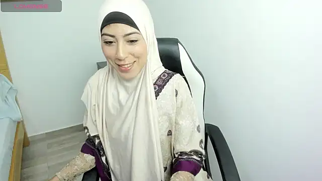 chaymae nah  online show from 03/10/25, 12:37