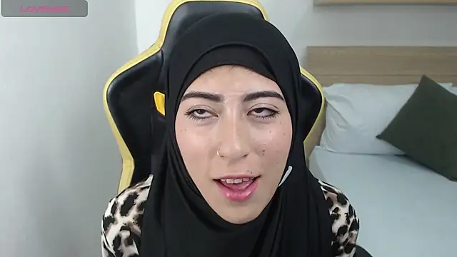 chaymae nah  online show from 03/21/25, 12:28